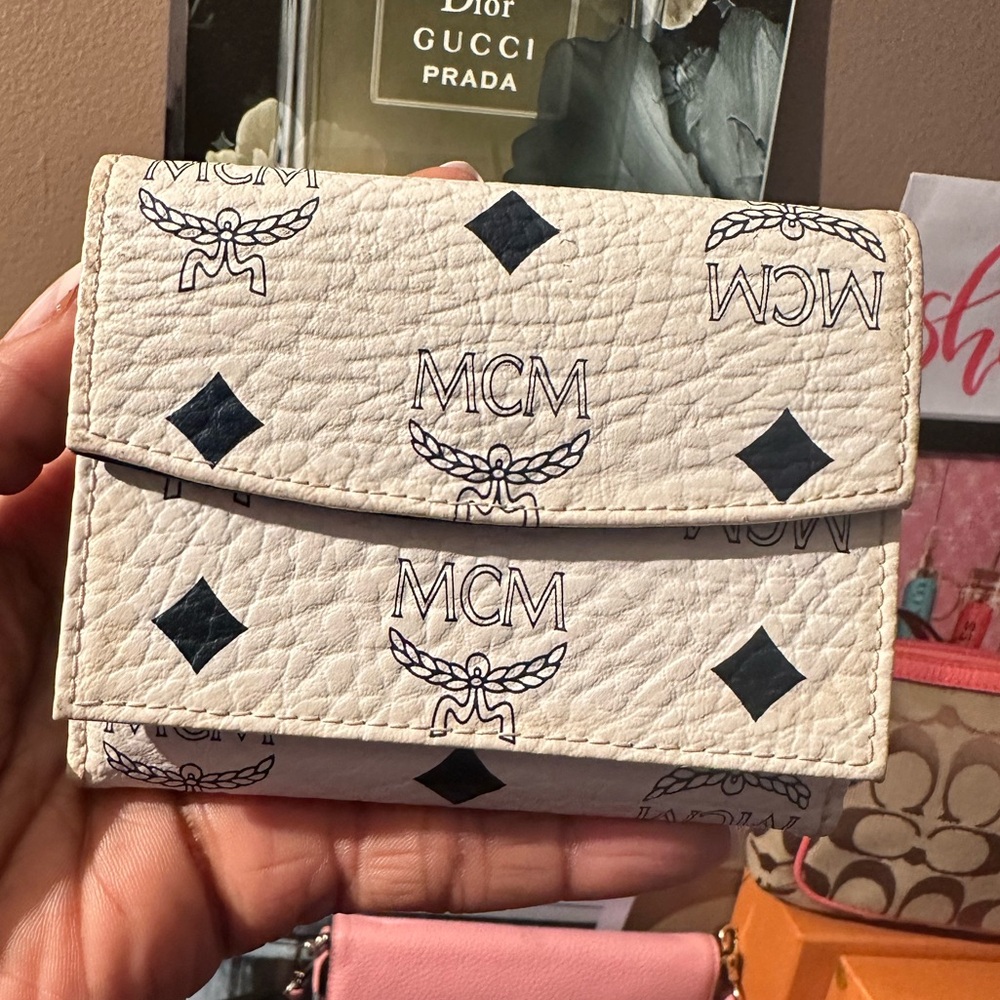 ⭐️⭐️EUC Vintage MCM White and Navy Blue Compact Wallet